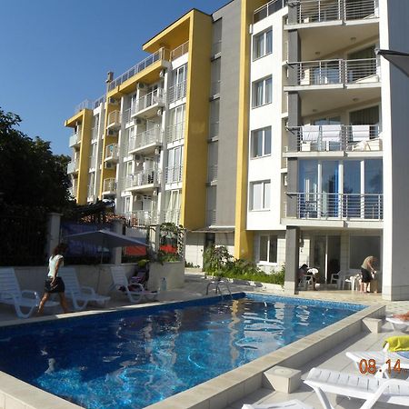 Apartcomplex New Tawn Обзор Екстериор снимка
